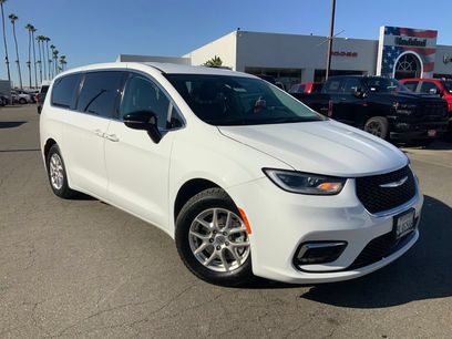 Certified 2024 Chrysler Pacifica Touring-L