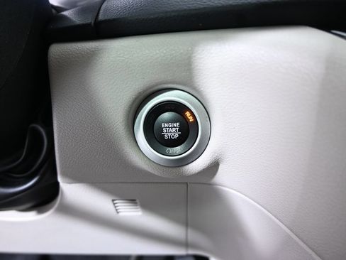 Used 2022 Chrysler Pacifica Touring-L FWD image 33