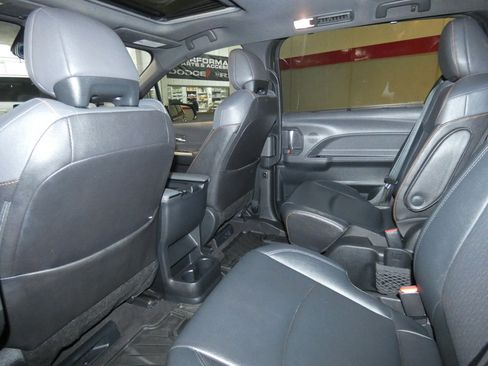 Used 2021 Toyota Sienna XSE image 22