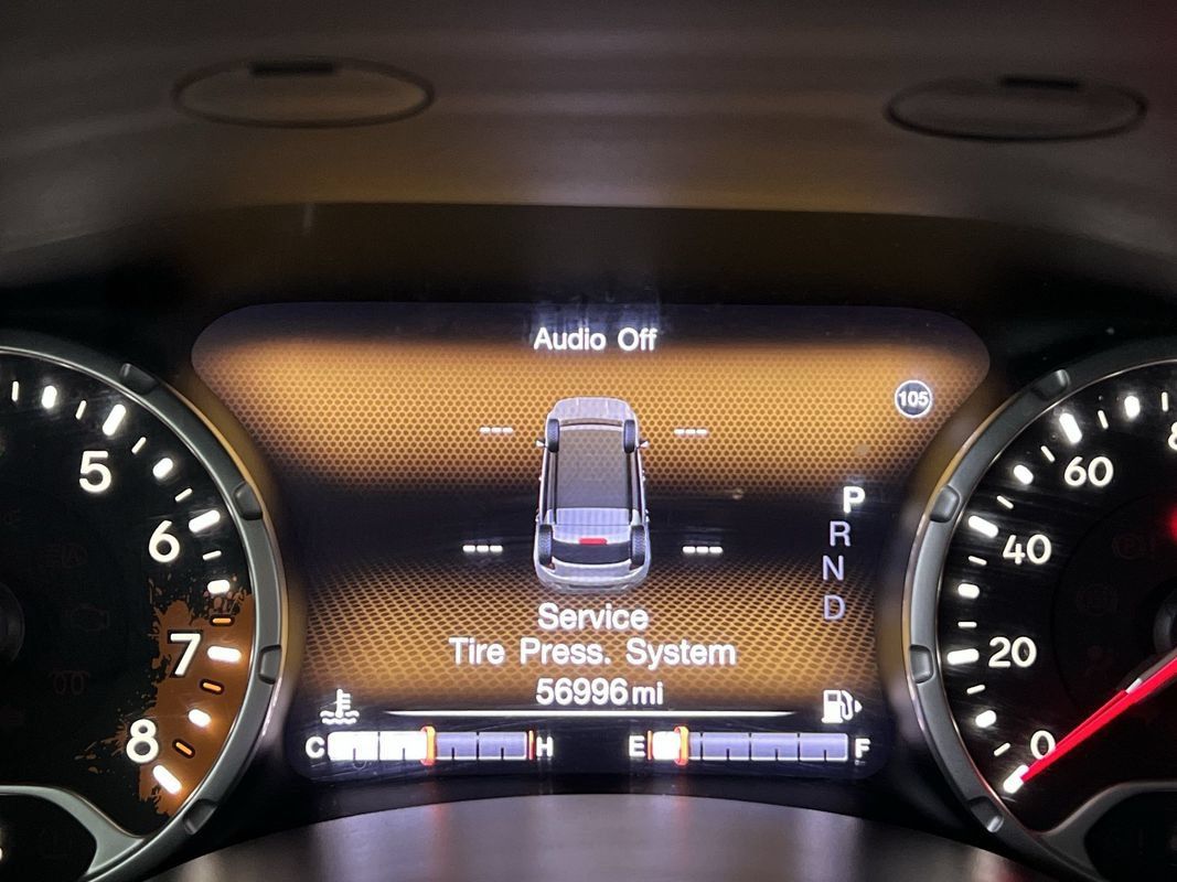 Used 2016 Jeep Renegade Trailhawk w/ Premium Trailhawk Package AWD/4WD image 18