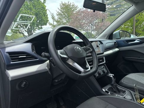 Certified 2022 Volkswagen Taos SE AWD/4WD image 6