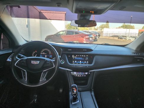Used 2018 Cadillac XT5 Luxury w/ Driver Awareness Package FWD image 13