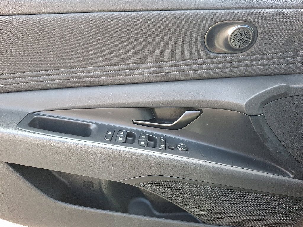 Used 2026 Hyundai Elantra SEL Sport Premium FWD image 13