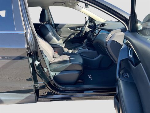 Used 2022 Nissan Rogue Sport SL image 30