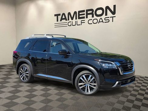 Used 2025 Nissan Pathfinder Platinum AWD/4WD image 1