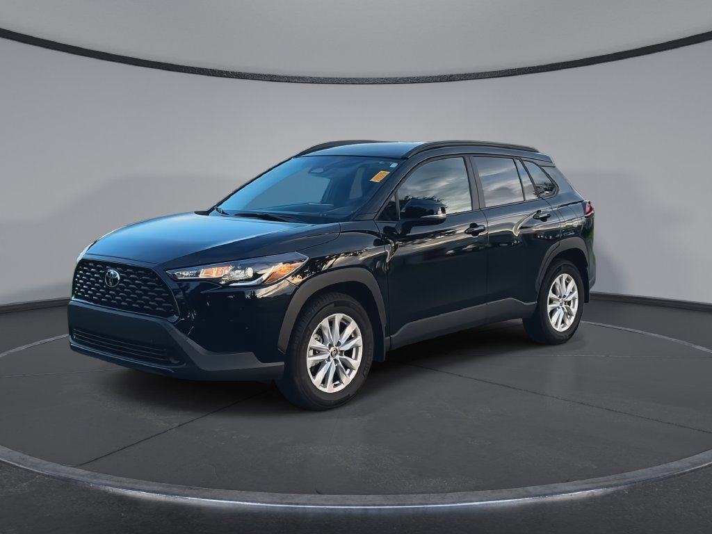 Certified 2025 Toyota Corolla Cross LE FWD image 4