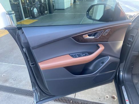 Used 2023 Audi Q8 Premium Plus w/ Premium Plus Package AWD/4WD image 3