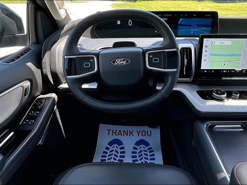 Used 2025 Ford Expedition Max Active AWD/4WD image 5