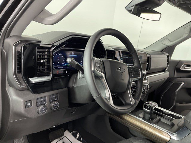 Used 2025 Chevrolet Silverado 1500 RST AWD/4WD image 16