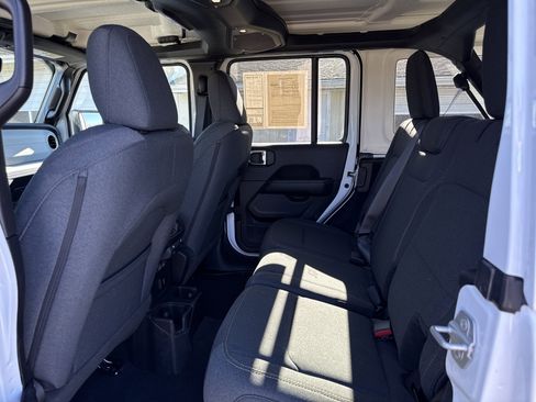 Used 2025 Jeep Wrangler Sahara w/ Technology Group image 13