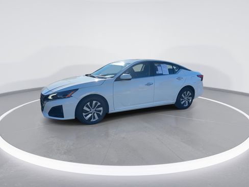 Used 2023 Nissan Altima 2.5 S image 5