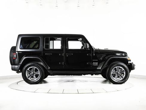Used 2018 Jeep Wrangler Unlimited Sahara image 4