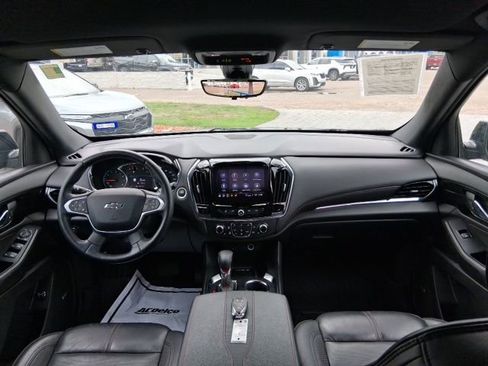 Used 2023 Chevrolet Traverse RS w/ LPO, Floor Liner Package FWD image 12