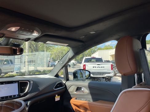 New 2026 Chrysler Pacifica Pinnacle image 59