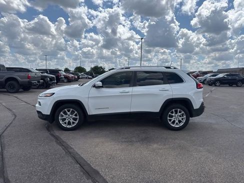 Used 2018 Jeep Cherokee Latitude FWD image 4