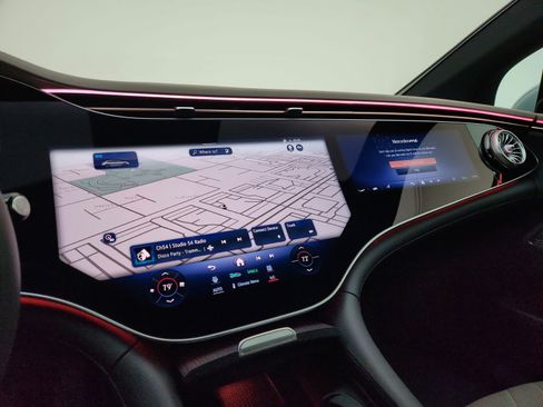 Used 2025 Mercedes-Benz EQE 500 4MATIC Sedan image 13