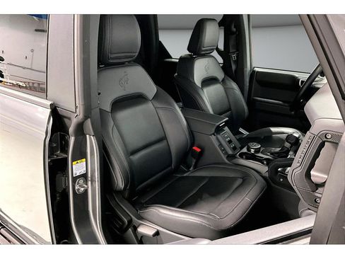 Used 2025 Ford Bronco Badlands w/ Sasquatch Package AWD/4WD image 8