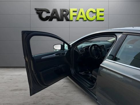 Used 2019 Ford Fusion SE FWD image 15