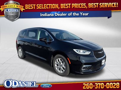 Used 2024 Chrysler Pacifica Touring-L