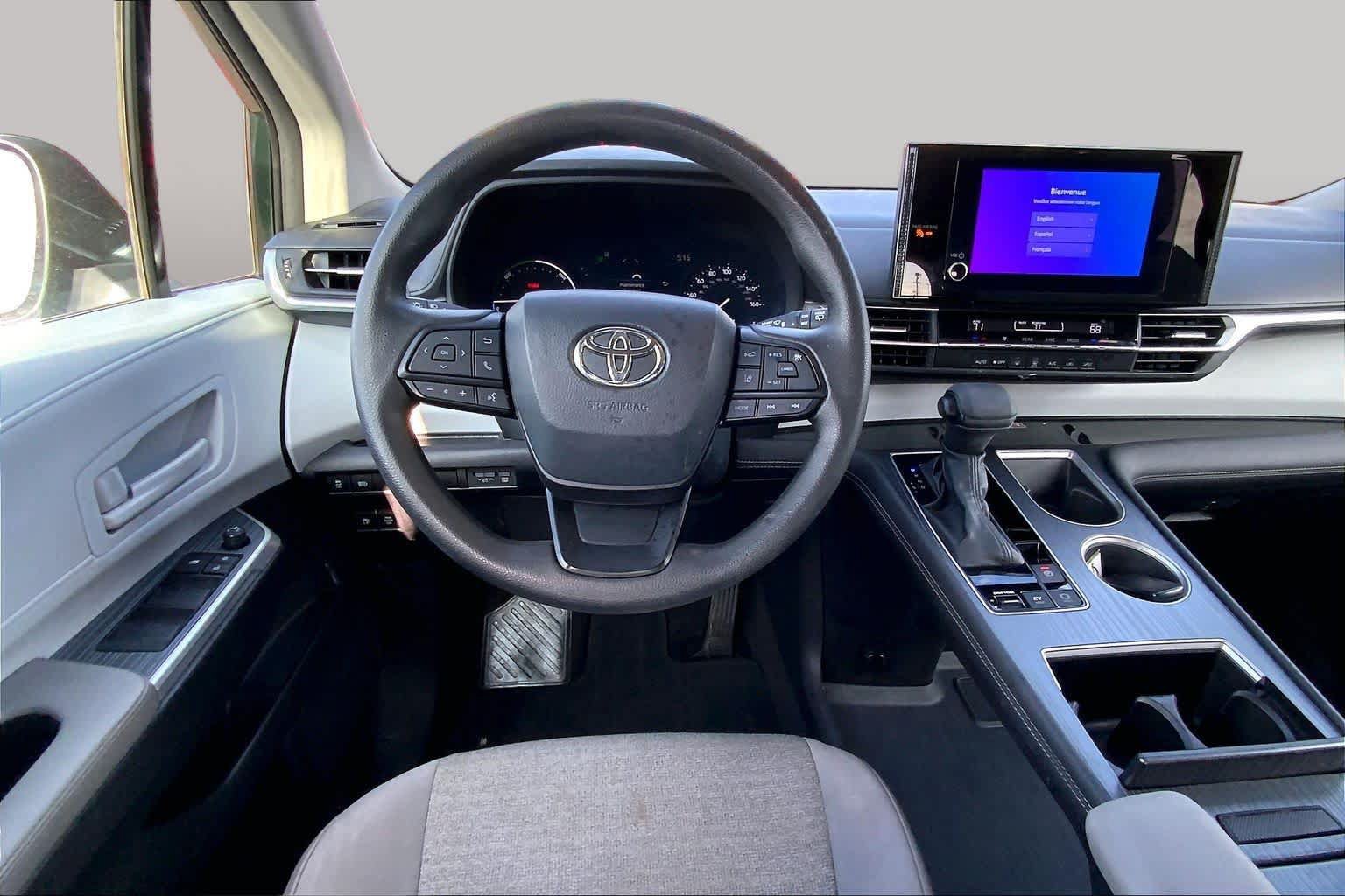 Certified 2025 Toyota Sienna LE w/ LE Plus Package FWD image 6