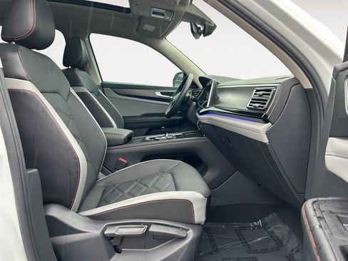 Used 2024 Volkswagen Atlas Peak Edition SE image 10