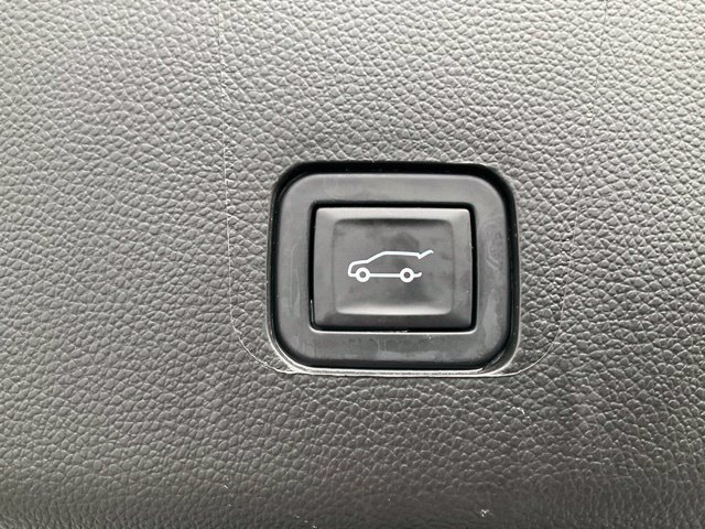 Used 2023 Chevrolet Traverse LT AWD/4WD image 34