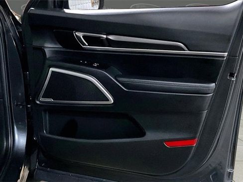 Used 2024 Kia Telluride S image 12