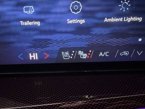 Certified 2024 Chevrolet Traverse RS image 24