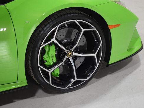 Used 2020 Lamborghini Huracan EVO image 19