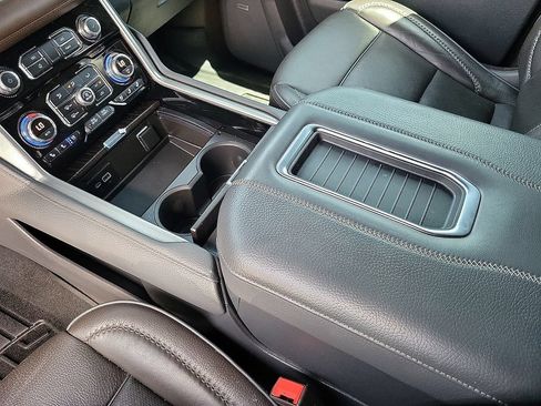 Used 2022 GMC Yukon Denali w/ Denali Premium Package AWD/4WD image 20
