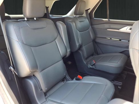 Used 2025 Ford Explorer Active w/ Active Comfort Package AWD/4WD image 17