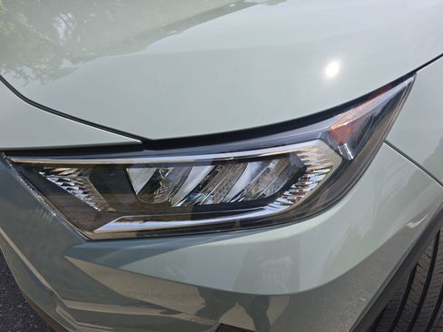 Certified 2021 Toyota RAV4 XLE Premium AWD/4WD image 34