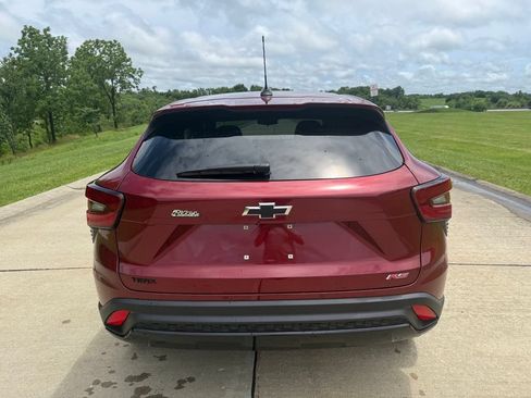 Used 2024 Chevrolet Trax RS w/ Driver Confidence Package FWD image 4