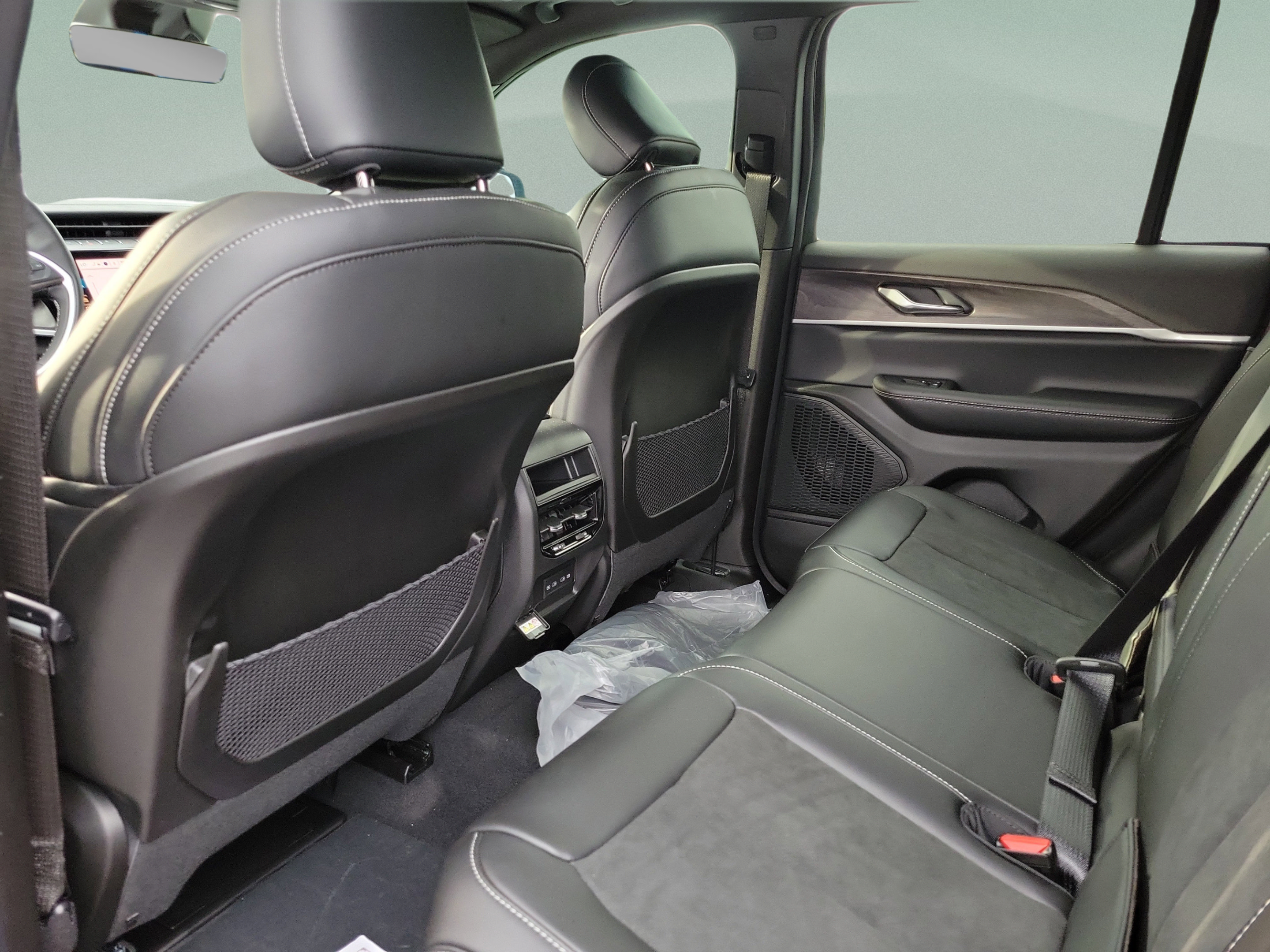 New 2026 Jeep Grand Cherokee Altitude AWD/4WD image 5