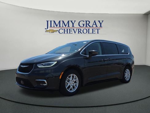 Used 2023 Chrysler Pacifica Touring-L FWD image 1