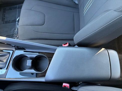 Used 2023 Hyundai Elantra SEL w/ Convenience Package image 29