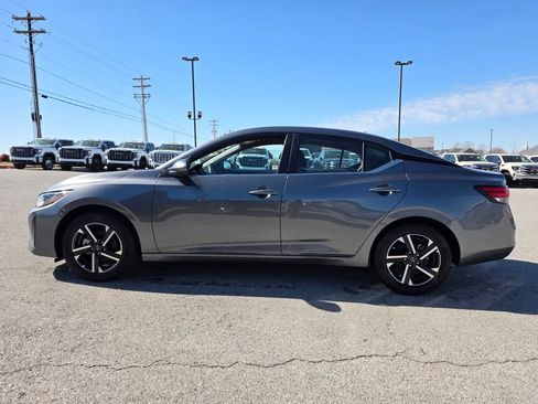 Used 2025 Nissan Sentra SV image 4