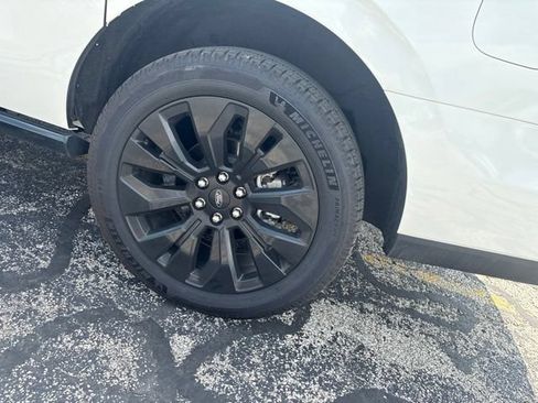 Used 2025 Ford Expedition Max Platinum w/ Stealth Appearance Package AWD/4WD image 6