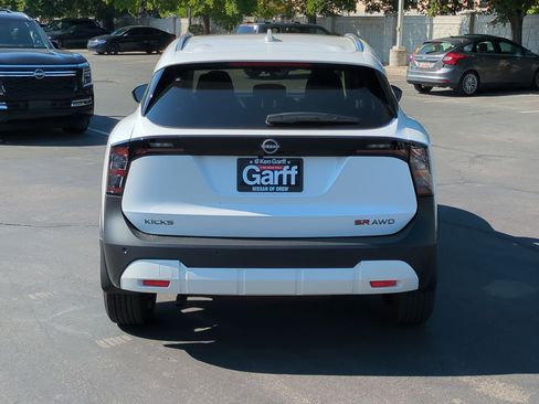 New 2025 Nissan Kicks SR w/ SR Premium Package image 5
