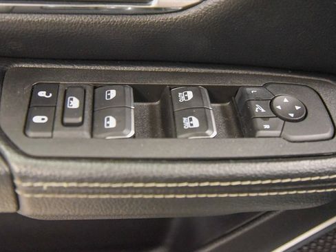 Used 2025 RAM 1500 Laramie image 17