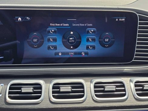 Used 2026 Mercedes-Benz GLS 450 4MATIC image 32