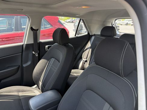 Used 2025 Hyundai Venue SEL FWD image 46