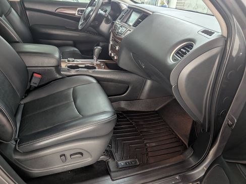Used 2018 Nissan Pathfinder Platinum AWD/4WD image 23