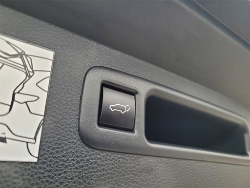 Used 2024 Toyota Highlander XLE image 30