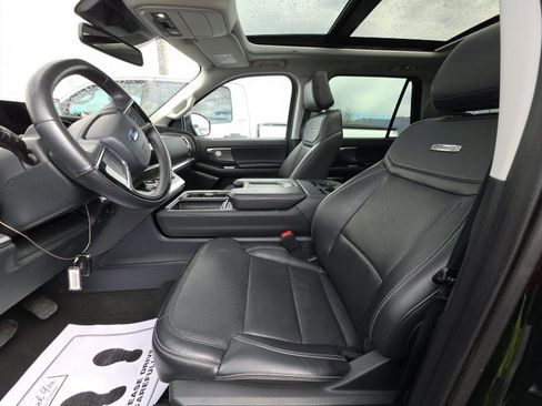 Used 2025 Ford Expedition Platinum AWD/4WD image 6