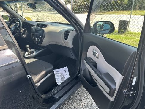 Used 2014 Kia Soul FWD image 9