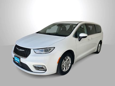 Used 2023 Chrysler Pacifica Touring-L FWD image 1