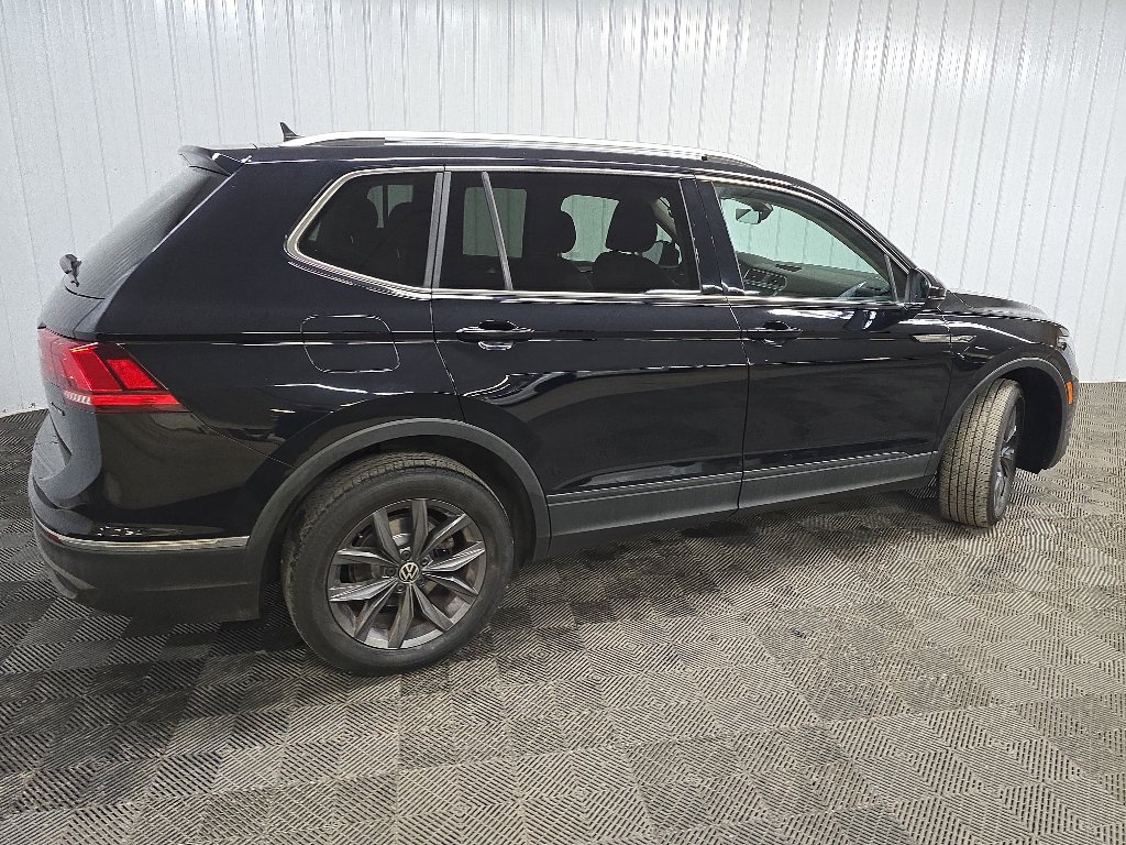 Used 2022 Volkswagen Tiguan SE w/ Panoramic Sunroof Package AWD/4WD image 3