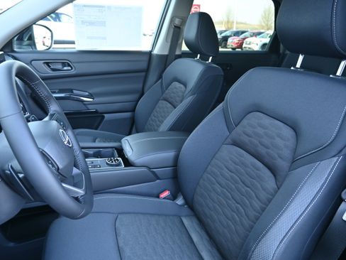 New 2026 Nissan Pathfinder SV image 25