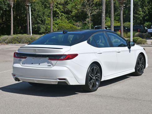 Used 2025 Toyota Camry LE image 3